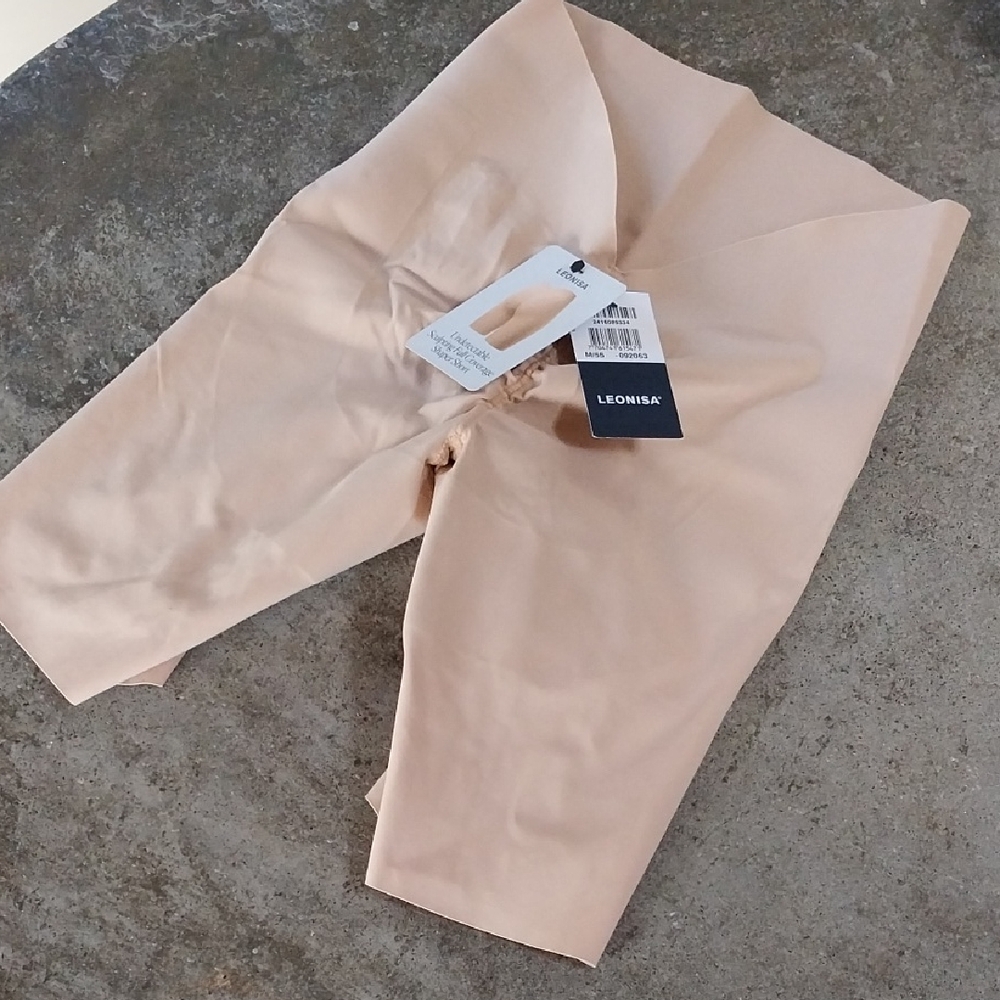 Leonisa Nude Shapewear Shorts M